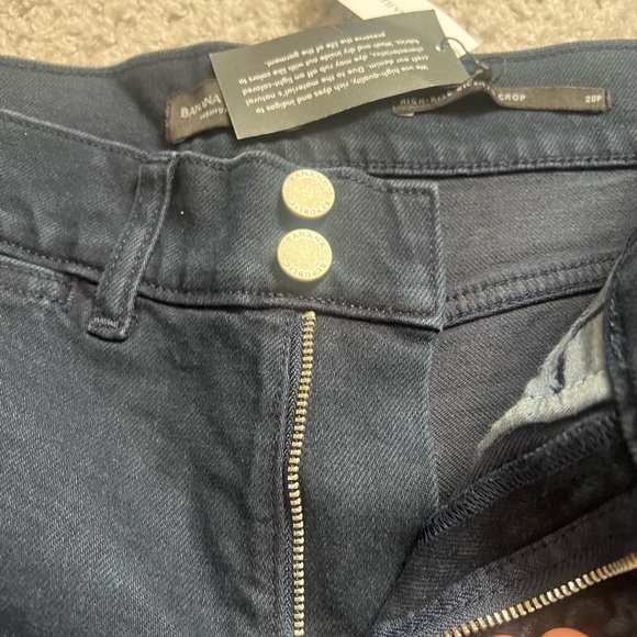 Banana Republic HIGH RISE WIDE-LEG CROP jeans in black - Picture 4 of 6